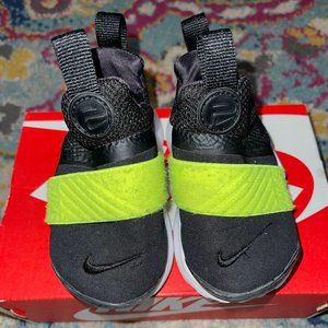 Nike Presto Sneakers - Black and Green - Toddler Size 5C
